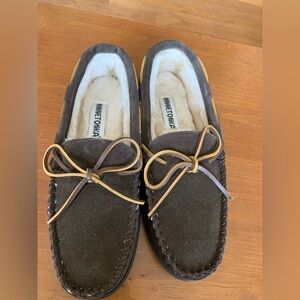 Minnetonka Chocolate brown Sherpa lined moccasins